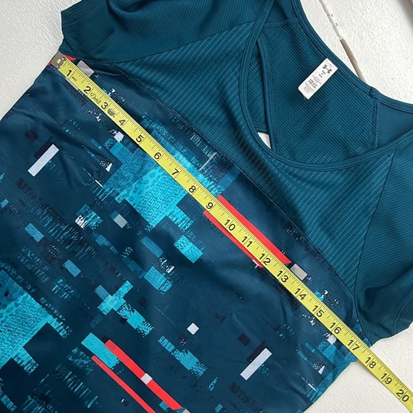 Under Armour • HeatGear Active Geometric Top • Women's size Small S - Picture 4 of 12